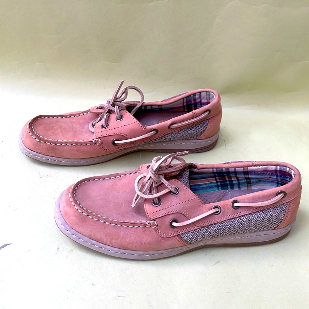 New tan White Mountain leather boat shoes